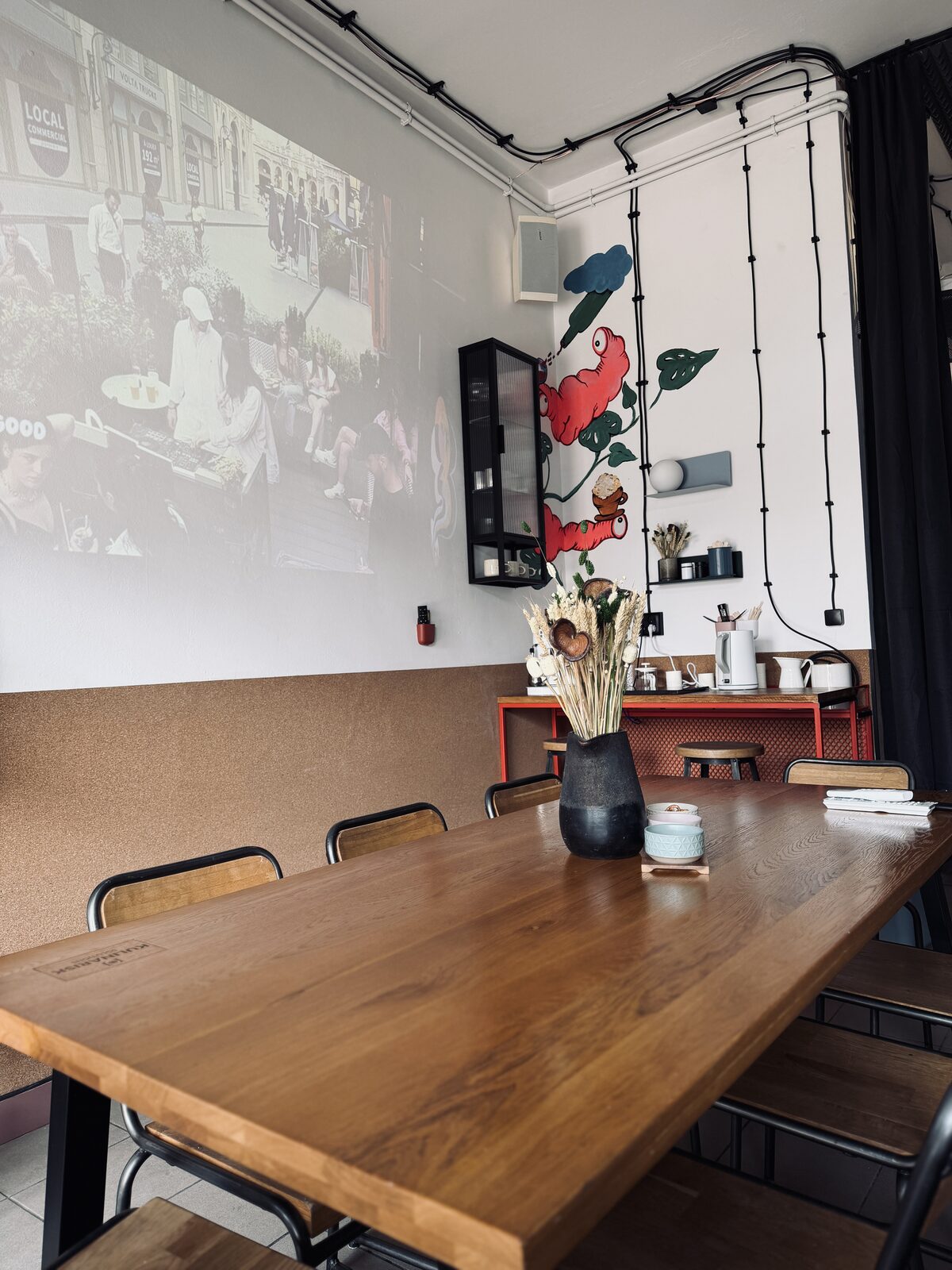 PRACOWNIA — salon z widokiem